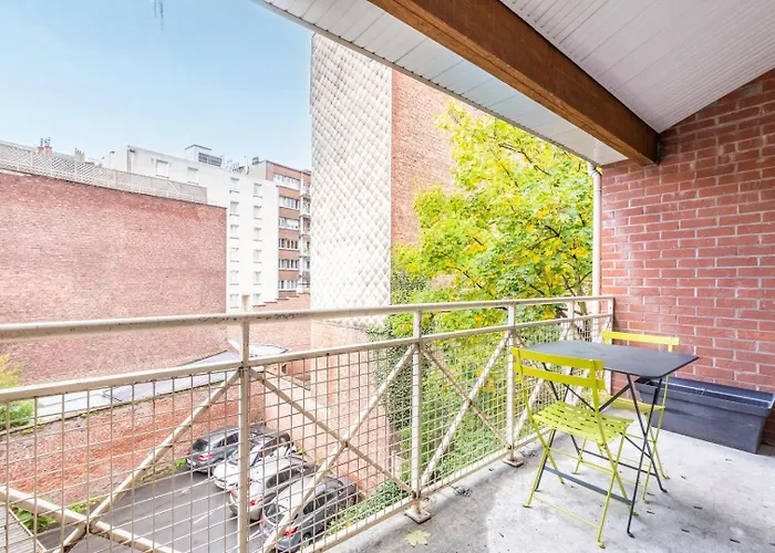 3 Bedroom With Parking & Balconies Appartamento *