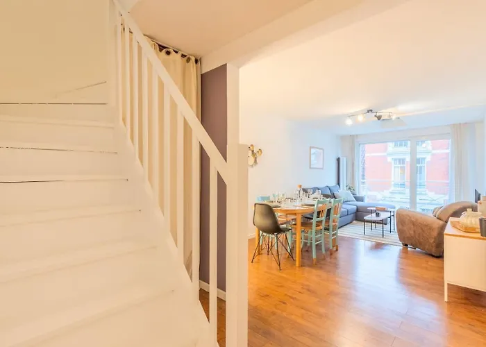 Appartamento 3 Bedroom With Parking & Balconies Lilla