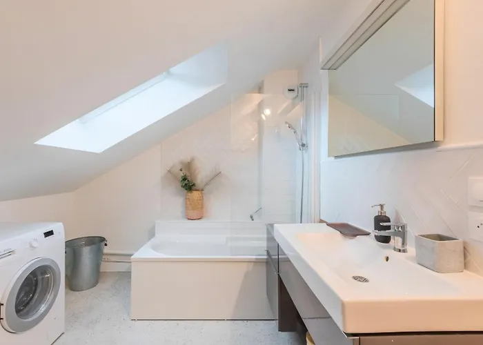 Appartamento 3 Bedroom With Parking & Balconies