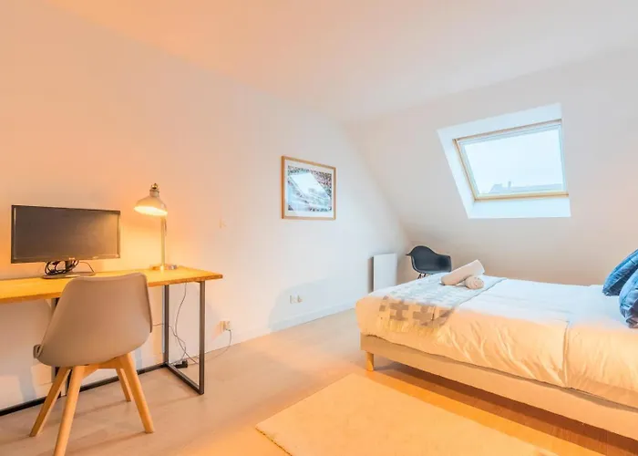 3 Bedroom With Parking & Balconies Appartamento *