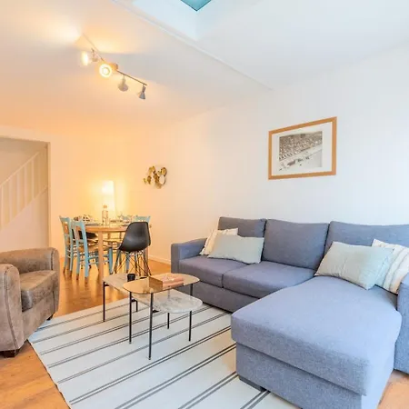 3 Bedroom With Parking & Balconies شقة *