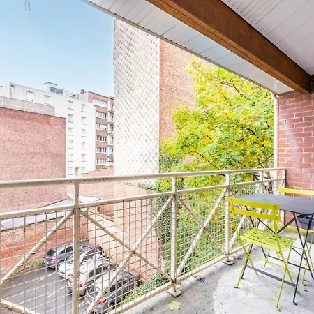 3 Bedroom With Parking & Balconies شقة *
