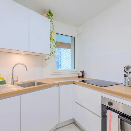 Apartament 3 Bedroom With Parking & Balconies