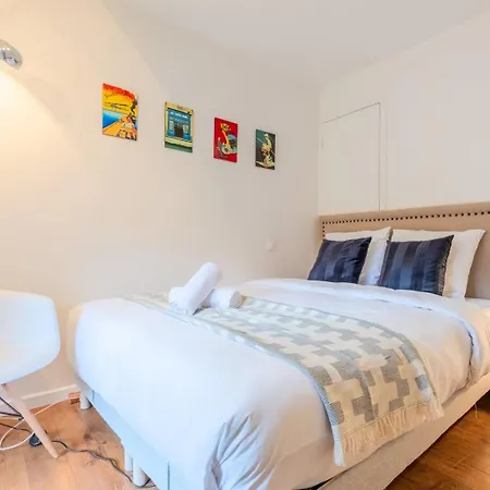 Apartament 3 Bedroom With Parking & Balconies