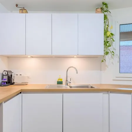 3 Bedroom With Parking & Balconies * Lilla