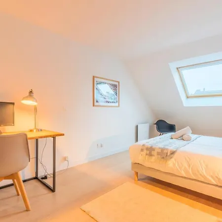 3 Bedroom With Parking & Balconies شقة *