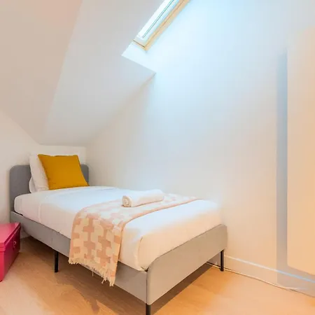 3 Bedroom With Parking & Balconies Apartament Lille