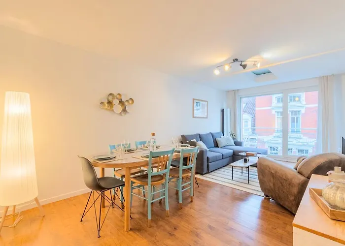 3 Bedroom With Parking & Balconies La Madeleine (Nord)